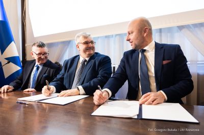 zdjęcie z podpisania porozumienia dotyczącego północno-wschodniej obwodnicy Rzeszowa, fot. Grzegorz Bukała, Urząd Miasta Rzeszowa